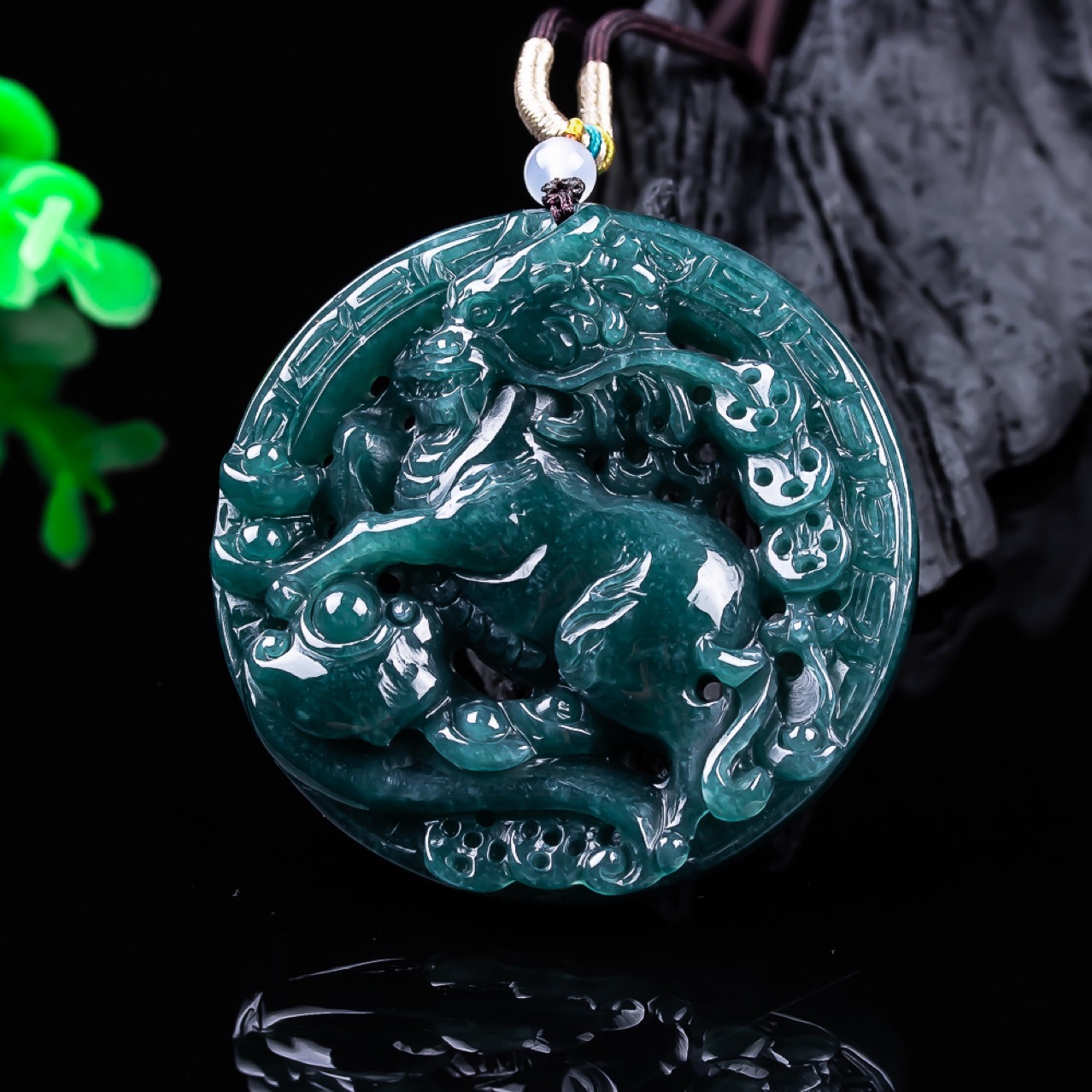 Women Accessories To Gift - ビルマ翡翠ドラゴンペンダント宝石本物の翡翠のギフト女性のためのネックレスチャームヴィンテージファッションアクセサリー高級