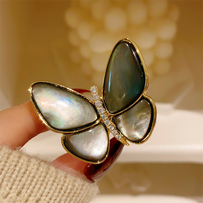 蝶のブローチ女性のためのゴールドメッキファッションジュエリー - Women Jewelry Accessories For Black Dress のレビューと価格