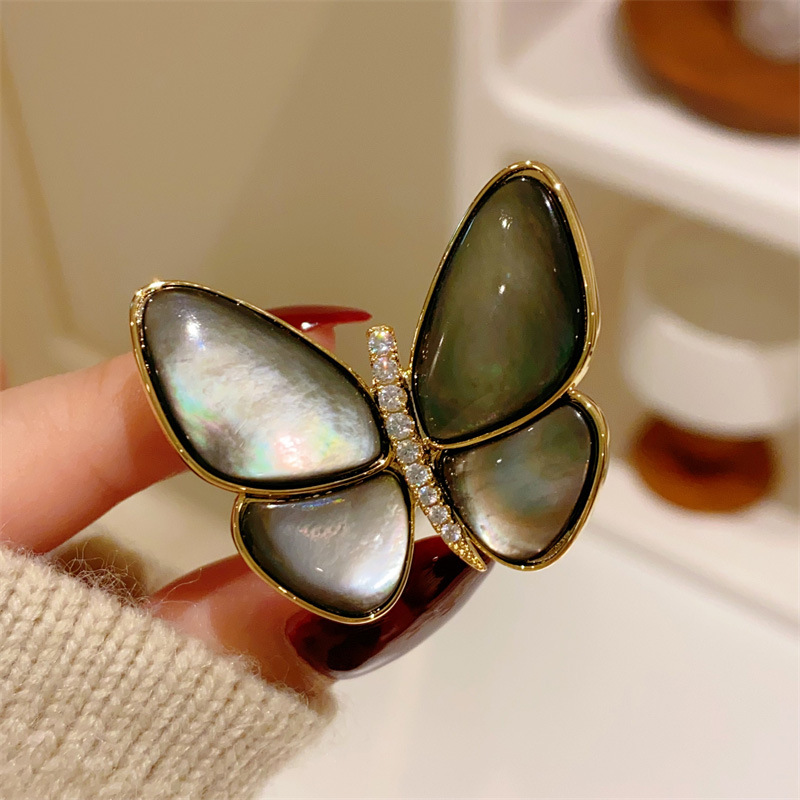 蝶のブローチ女性のためのゴールドメッキファッションジュエリー - Women Jewelry Accessories For Black Dress のレビューと価格