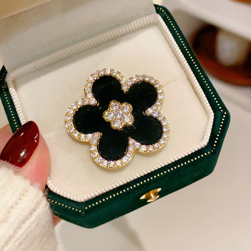 黒の花のブローチ女性のためのゴールドメッキパーティージュエリ - Women Jewelry Accessories For Black Dress のレビューと価格