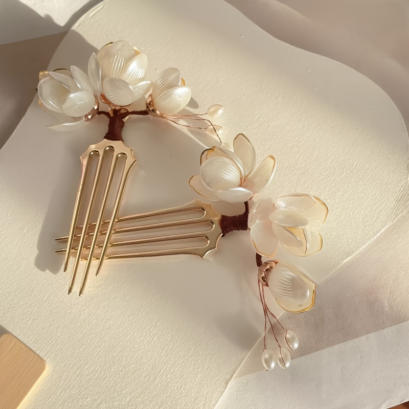中国風シェルマグノリアフラワーヘアコーム、パールタッセル付き - Women Knight Accessories のレビューと価格